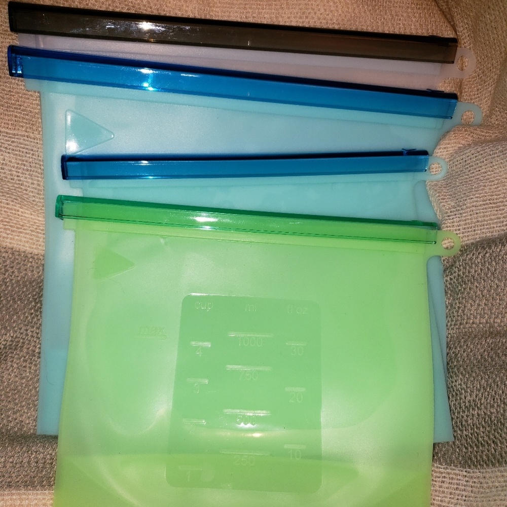 NEW 4 piece Silicone freezer bags